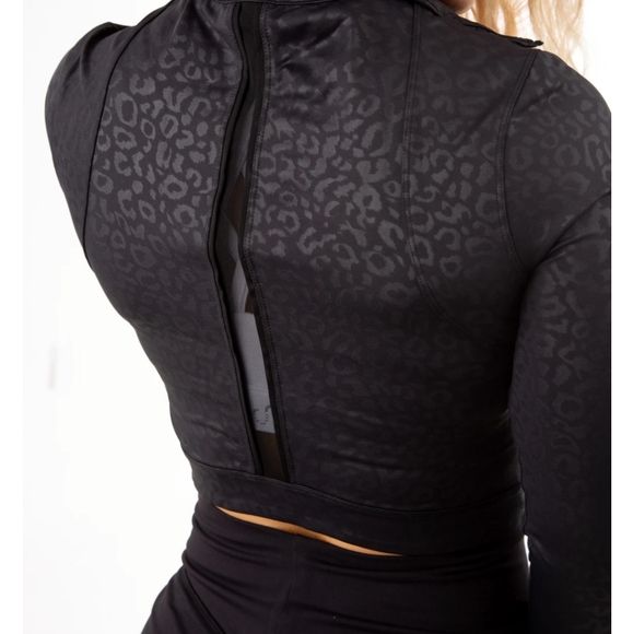 Curves n Combatboots cropped jacket - Picture 2 of 3